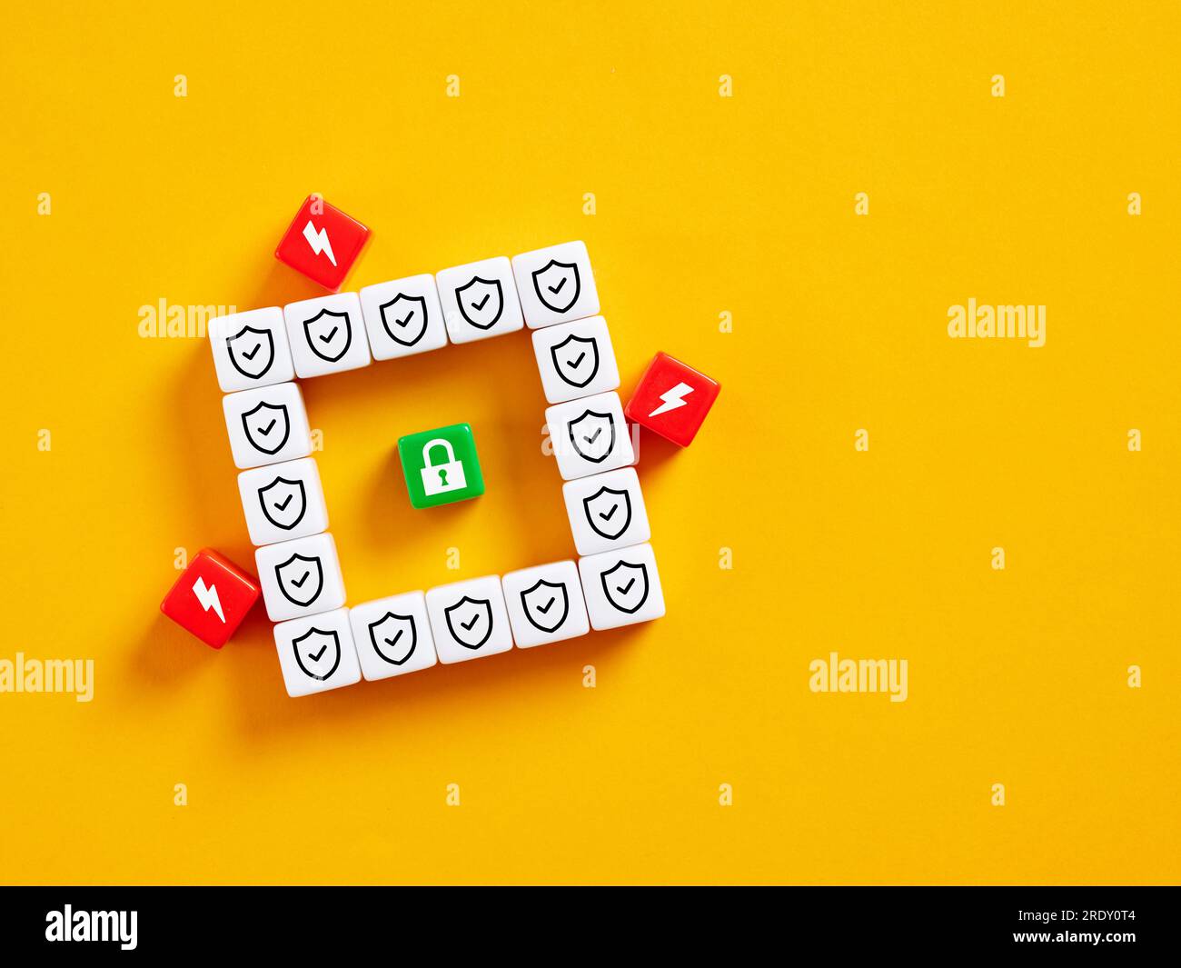 Cyber-Sicherheit, Passwort und Datenverschlüsselung. Netzwerksicherheit und Firewall-Schutz. Datenschutz und sicherer Zugriff auf personenbezogene Daten. Stockfoto