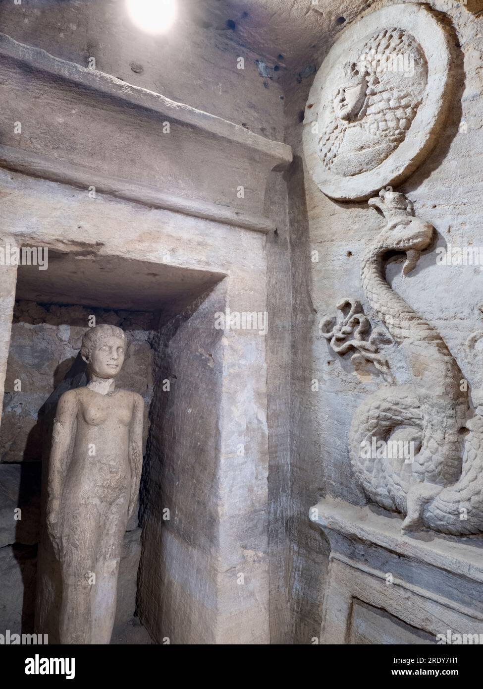 Die Katakomben von Kom El Shoqafa (Hügel der Shards) sind eine berühmte archäologische Stätte in Alexandria, Ägypten. Die Nekropole enthält Alexandrian To Stockfoto