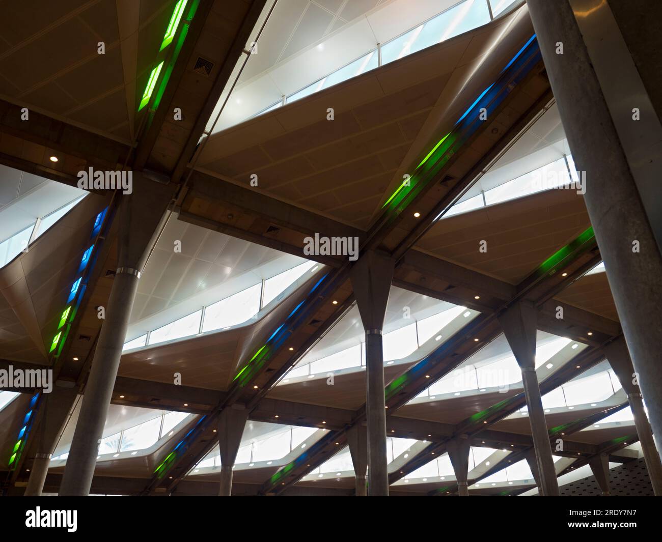 Gelegen am Mittelmeer in Alexandria, Ägypten, ist die spektakuläre Bibliotheca Alexandrina Library eine Hommage an - und Neuvorstellung - die Antike Stockfoto