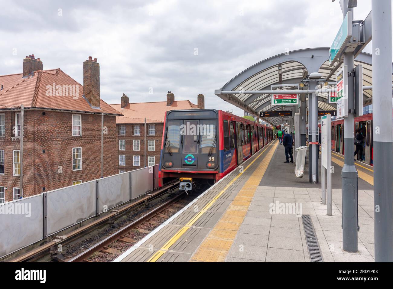 Shadwell Light Railway Station (LDR), Shadwell Place, Shadwell, The London Borough of Tower Hamlets, Greater London, England, Vereinigtes Königreich Stockfoto