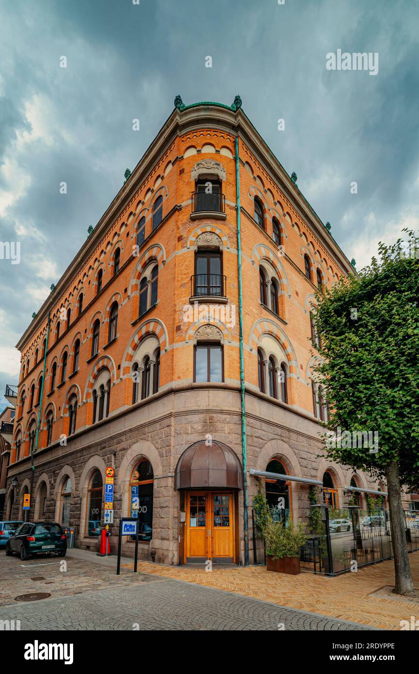 HELSINGBORG, SCHWEDEN - 16. JULI 2023: Eckfassade einer der Städte viele prächtige Gebäude. Stockfoto