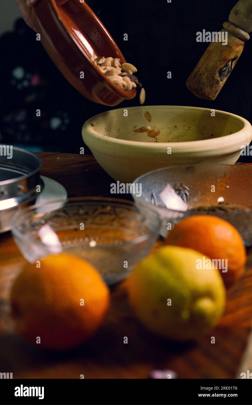 Ich bereite Süßigkeiten und Muffins zu Stockfoto