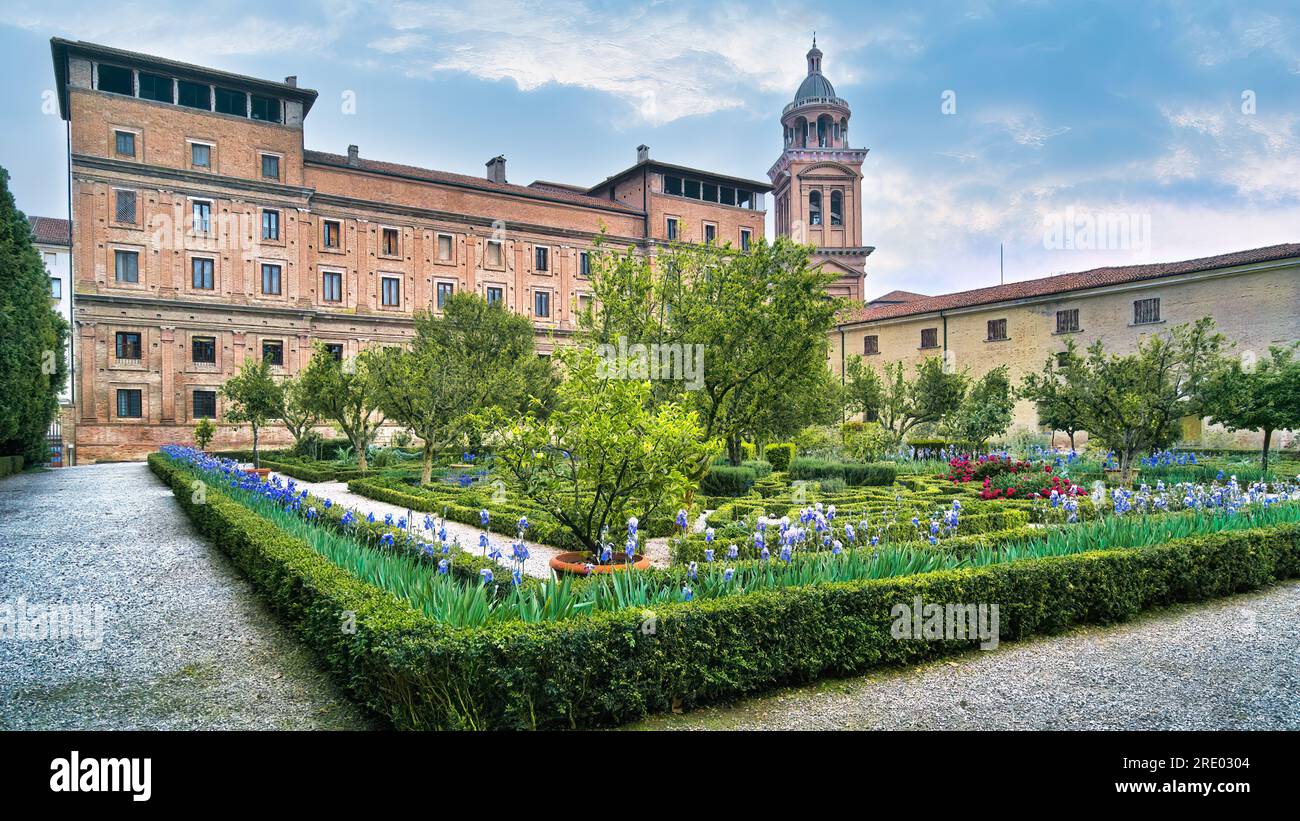 Der Herzogspalast in Mantua, Italien. Der Giardino dei Semplici aus dem 17. Jahrhundert (Simples Garden), weil dort Heilpflanzen oder „einfache“ Pflanzen angebaut wurden. Stockfoto