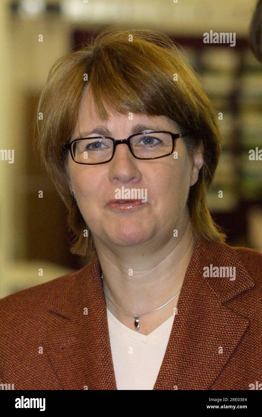 ARCHIVFOTO: Krista SAGER wird am 27. Juli 2023 70, Krista SAGER, Deutschland, Politiker, Buendnis 90/die Gruenen, Fraktionsleiter im Deutschen Bundestagsrat, auf der Bundestag-Delegiertenkonferenz Buendnis 90/die Gruenen in Dresden, 30. November 2003. Sven Simon#Huyssenallee 40-42#45128 Essen#Tel. 0201/234556-Fax. 0201/234539 Konto 1428150 C ommerzbank E ssen BLZ 36040039 www.SvenSimon.net. Stockfoto