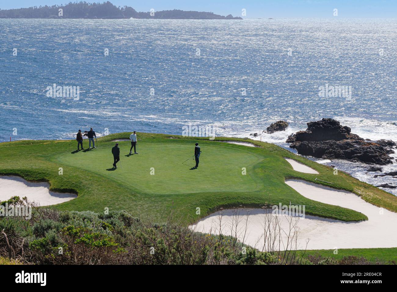 Spektakulärer Golfplatz über den Klippen, USA, Kalifornien, Pebble Beach, Monterey Stockfoto