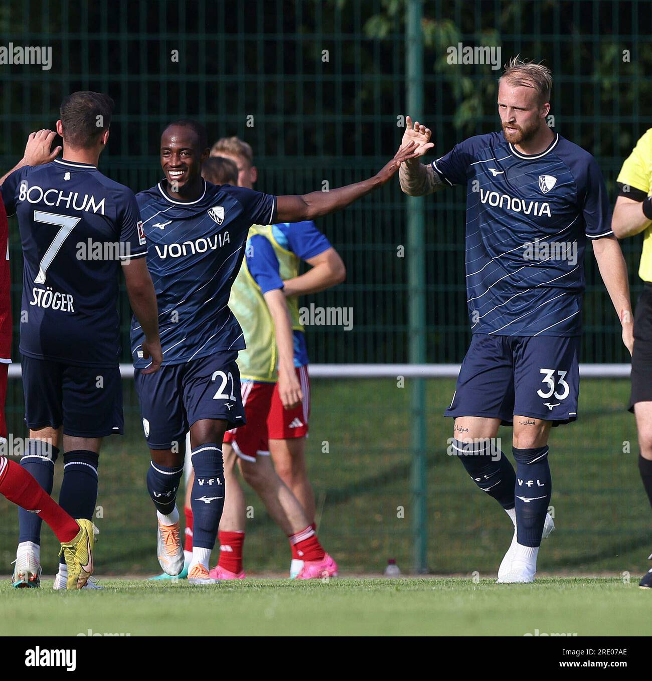 Gevelsberg, Deutschland. 11. Juli 2023. firo : 07/11/2023, Fußball, 1. League, 1. Bundesliga, Staffel 2023/2024, VfL Bochum, VfL Bochum - Kickers Emden Philipp HOFMANN, Bochum, Jubel rechts mit Christopher ANTWI-ADJEI/dpa/Alamy Live News Stockfoto