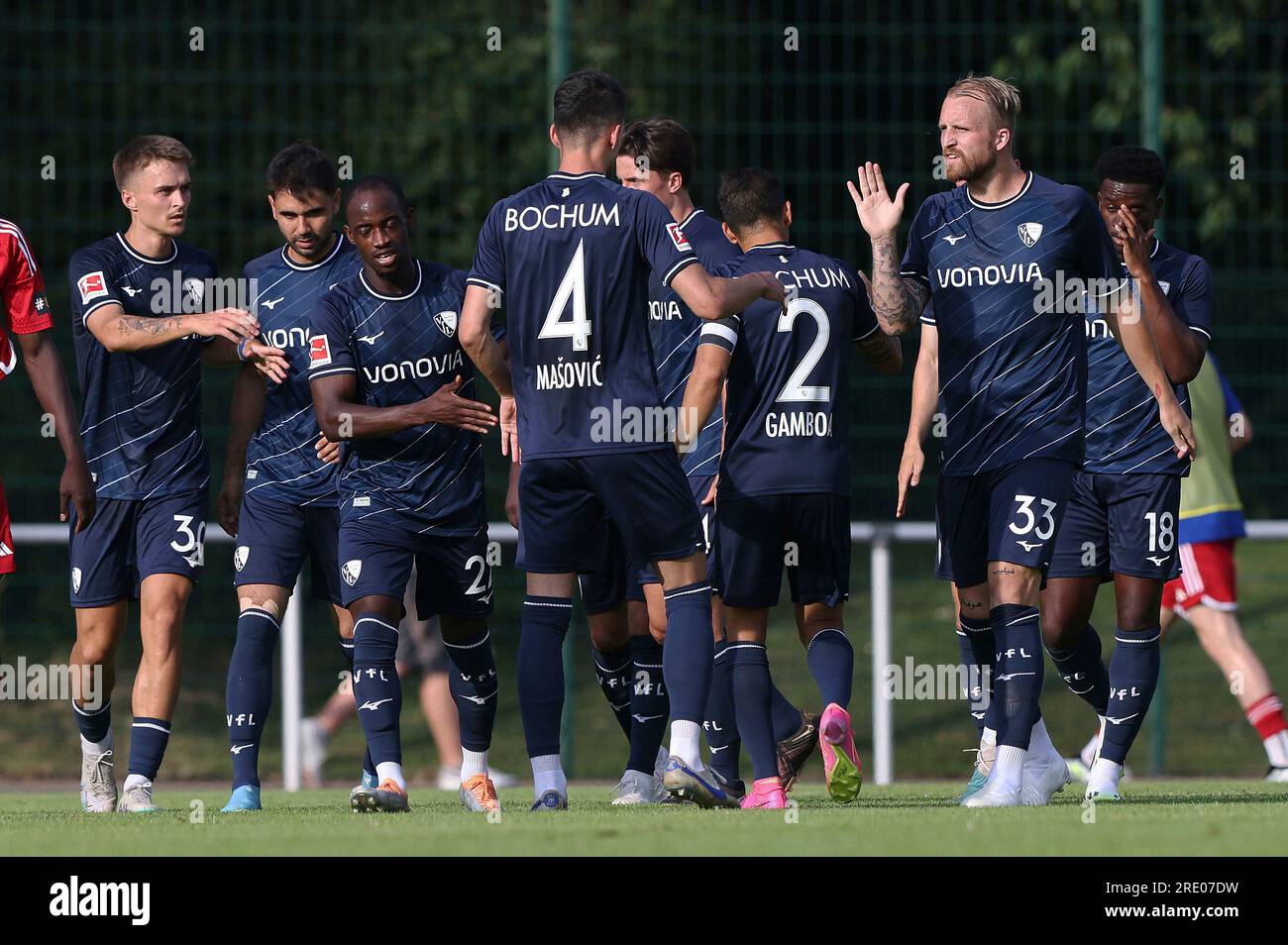 Gevelsberg, Deutschland. 11. Juli 2023. firo : 07/11/2023, Fußball, 1. League, 1. Bundesliga, Staffel 2023/2024, VfL Bochum, VfL Bochum - Kickers Emden Philipp HOFMANN, Bochum, Jubel rechts mit Christopher ANTWI-ADJEI und MASOVIC/dpa/Alamy Live News Stockfoto