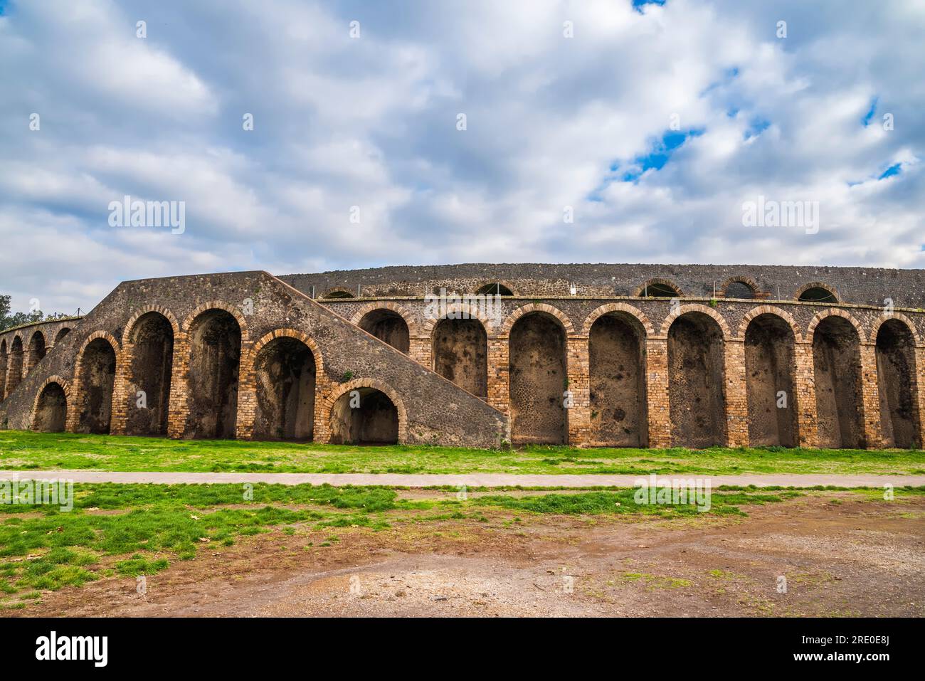 Haupteingangsfassade des Amphitheaters von Pompeji Stockfoto