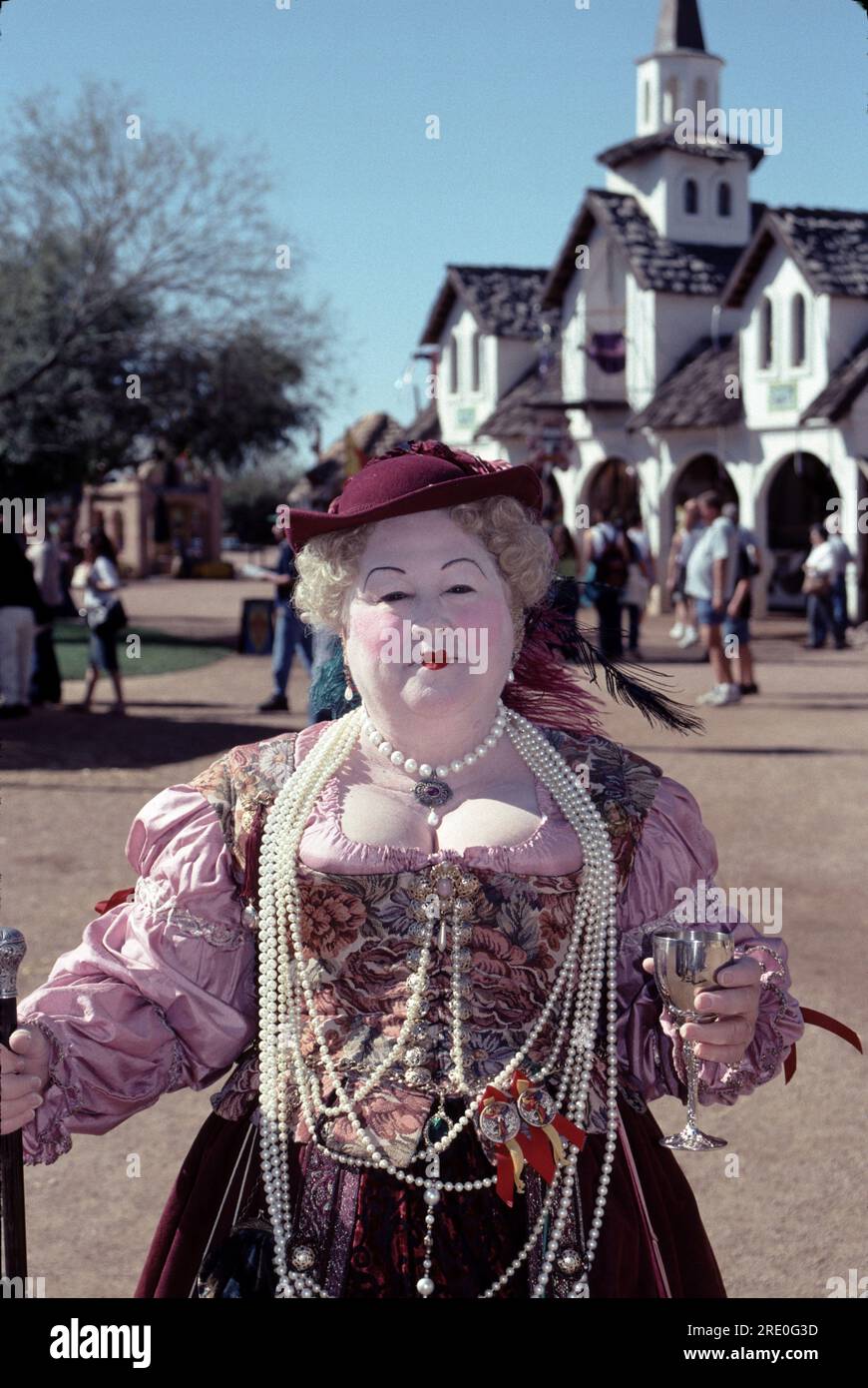 Gold Canyon AZ USA. 2/1999. Arizona Renaissance Festival Lifestyle 16. Century findet in der Regel von 10 Uhr bis 6 Uhr samstags und sonntags vom 4. Februar bis 2. April bei jedem Wetter statt. Bunte Kostüme, jede Menge Essen und wundervolle Unterhaltung für Jung und Alt. Stockfoto