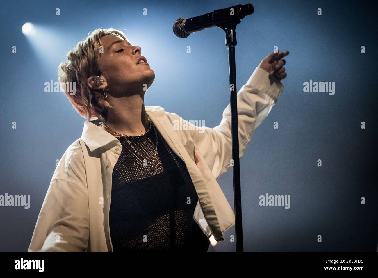 Kopenhagen, Dänemark. 18., Juni 2023. Die amerikanische Sängerin, Songwriterin und Musikerin Maggie Rogers führt ein Live-Konzert im VEGA in Kopenhagen auf. (Foto: Gonzales Photo - Thomas Rasmussen Stockfoto