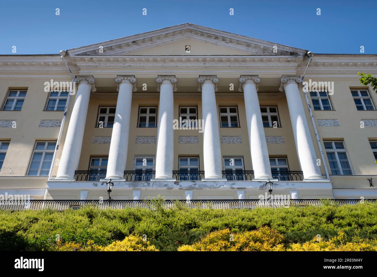 Fassade des Amtes des Justizkanzlers in Tallinn, Estland. Fotografiert von der Pikk Jalg Street Stockfoto