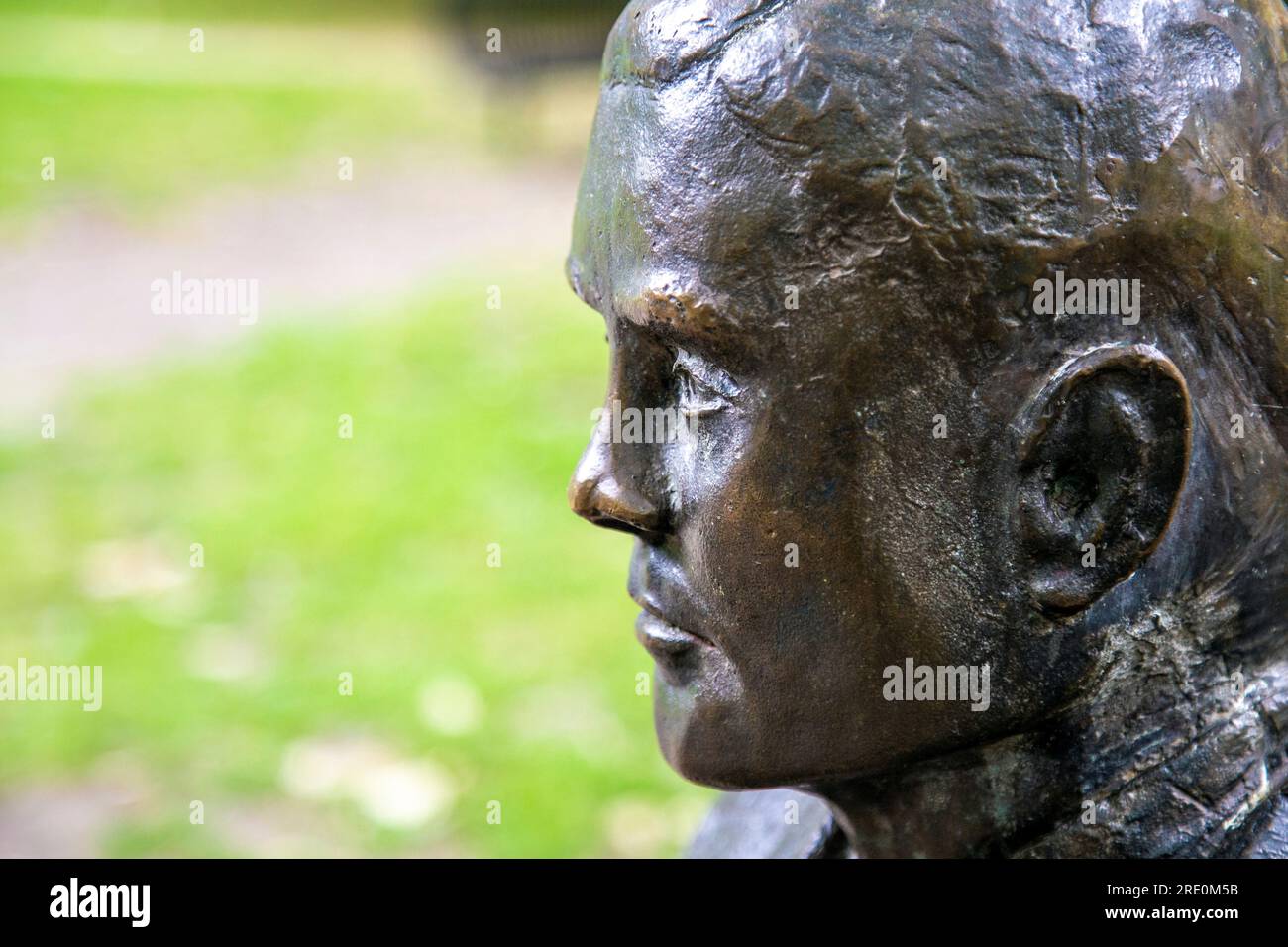 Nahaufnahme der Skulptur des Alan Turing Memorial von Glyn Hughes im Sackville Park in Manchester, Großbritannien Stockfoto