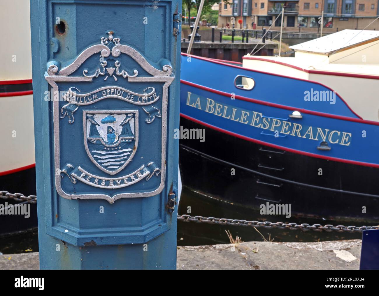 Helladic Persevere Motto, burgh Arms of Leith Crest, The Shore, Leith, Edinburgh, Lothian, SCHOTTLAND, GROSSBRITANNIEN, EH6 6QW Stockfoto