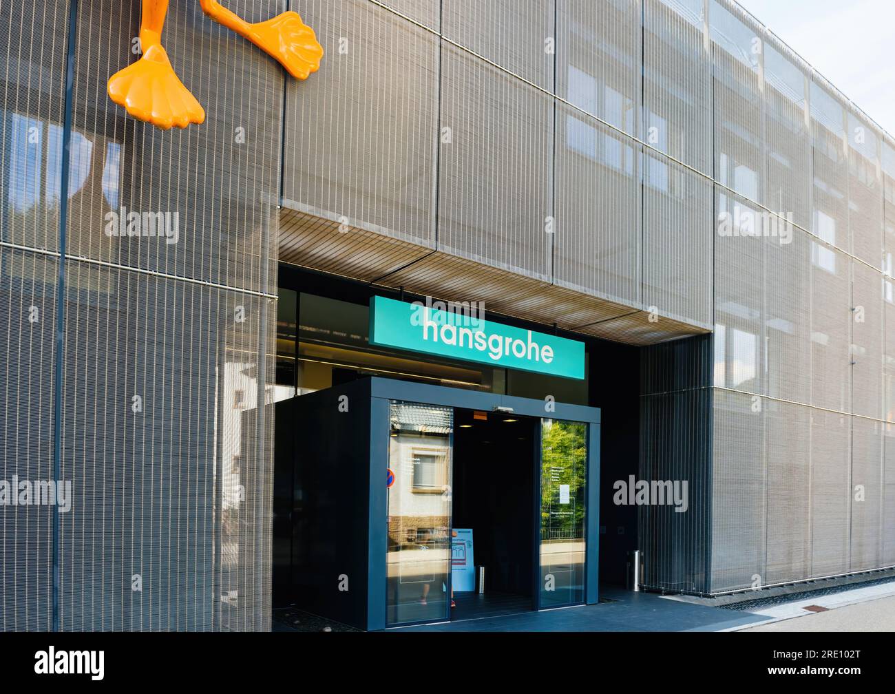 Schiltach, Deutschland - 14. Juli 2022: Haupteingang zum Museum Hansgrohe in Deutschland - Hersteller von Sanitär- und Sanitärarmaturen. Stockfoto