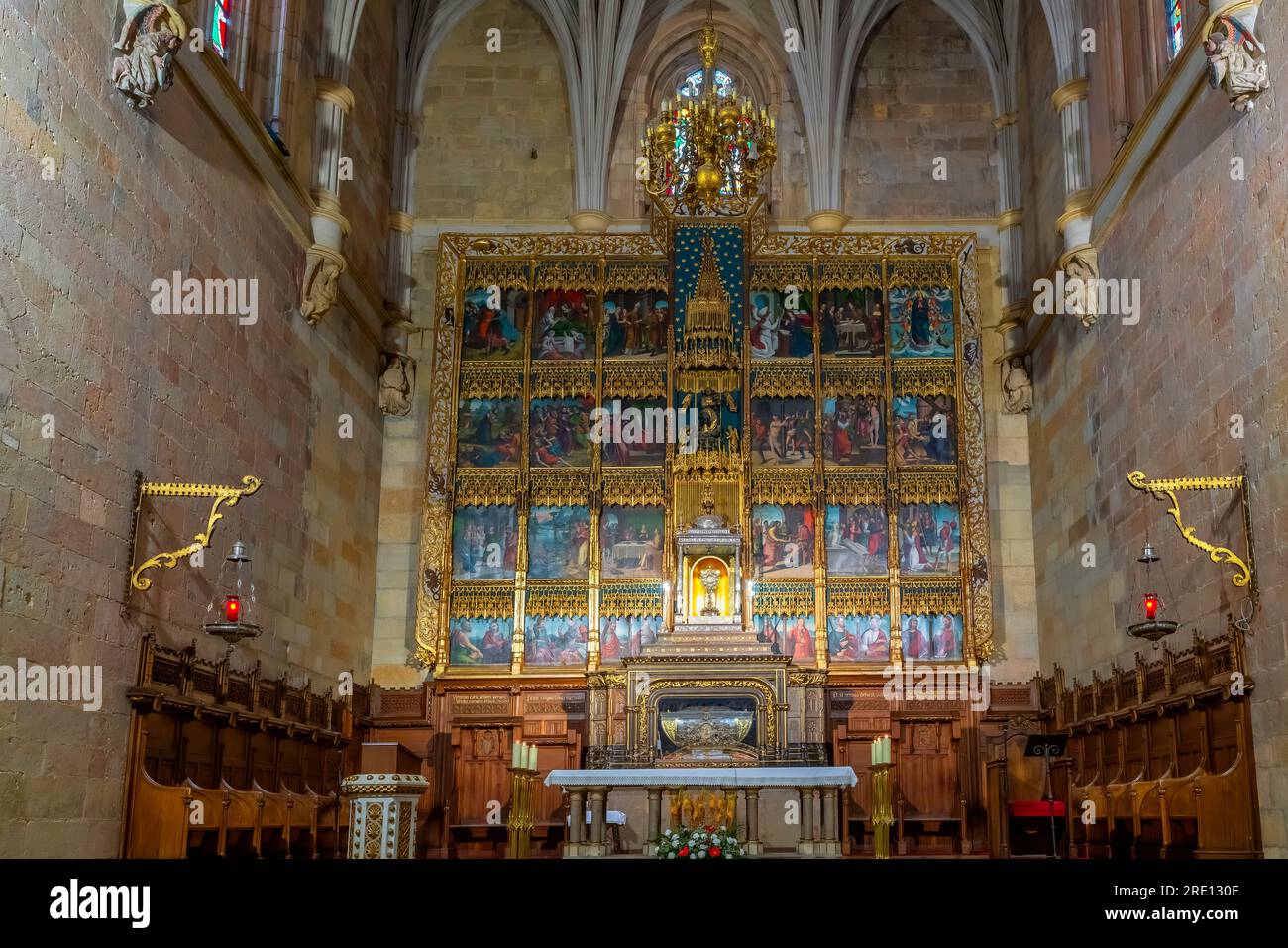 Die romanische Basilika San Isidoro wurde 1149 in Anwesenheit von König Alfonso VII. Und mehreren Bischöfen, darunter dem Erzbischof von Sant, geweiht Stockfoto