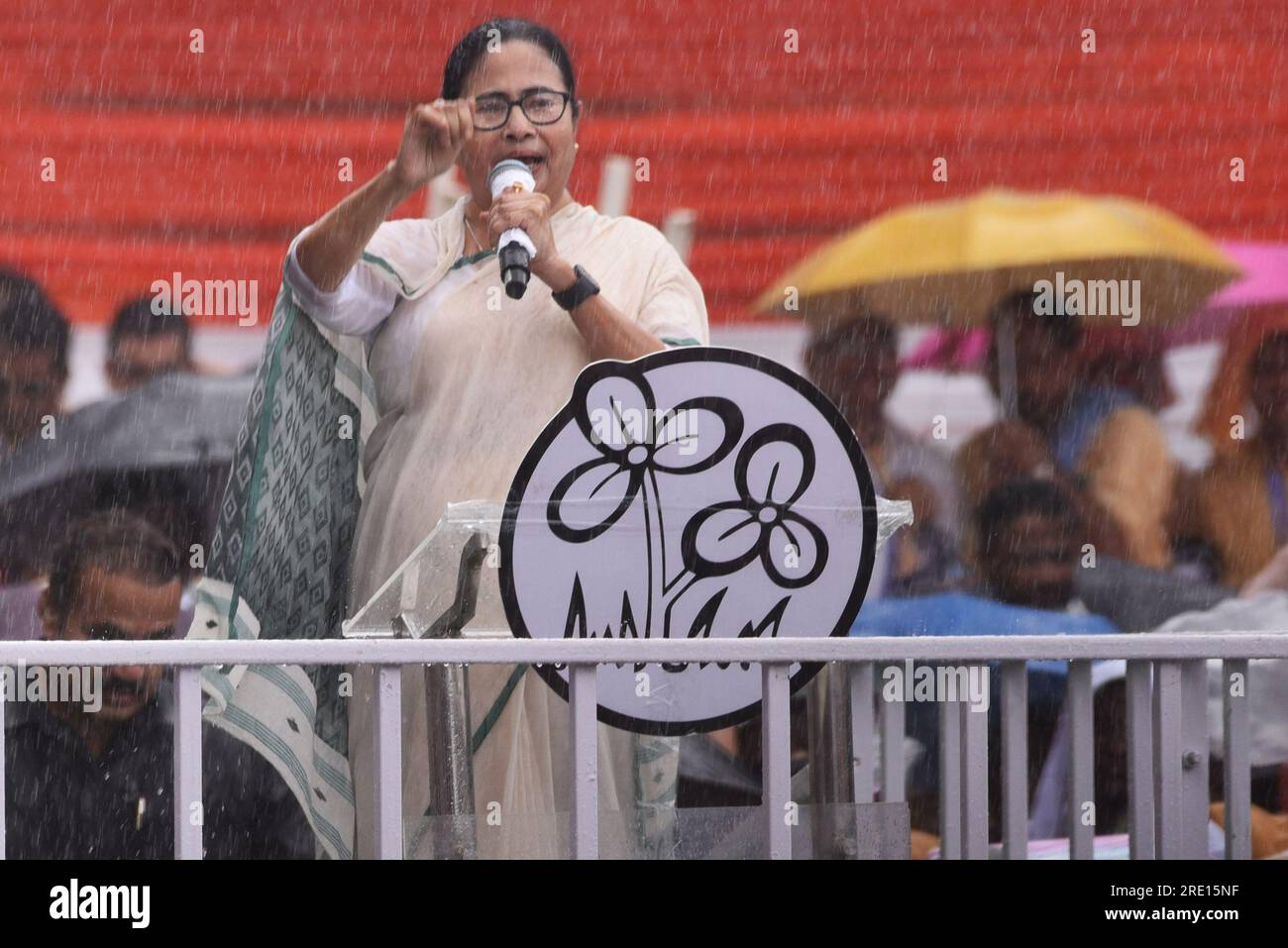 Cancun, Mexiko. 21. Juli 2023. 21. Juli 2023, Kolkata, Indien: Ministerpräsident des indischen Bundesstaates Westbengalen und Oberhaupt der Trinamool Congress (TMC)-Partei Mamata Banerjee spricht auf einem Massentreffen anlässlich des jährlichen Märtyrertages. Am 21. Juli 2023 in Kalkutta, Indien. (Foto: Dipa Chakraborty/Eyepix Group/Sipa USA) Guthaben: SIPA US/Alamy Live News Stockfoto