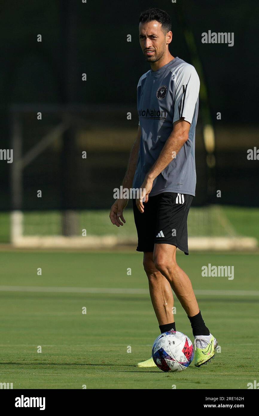 Midfielder Sergio Busquets participates in a training session for the Inter Miami MLS soccer team, Monday, July 24, 2023, in Fort Lauderdale, Fla. Inter Miami will face Atlanta United on Tuesday in a Leagues Cup soccer match. (AP Photo/Rebecca Blackwell) Stockfoto