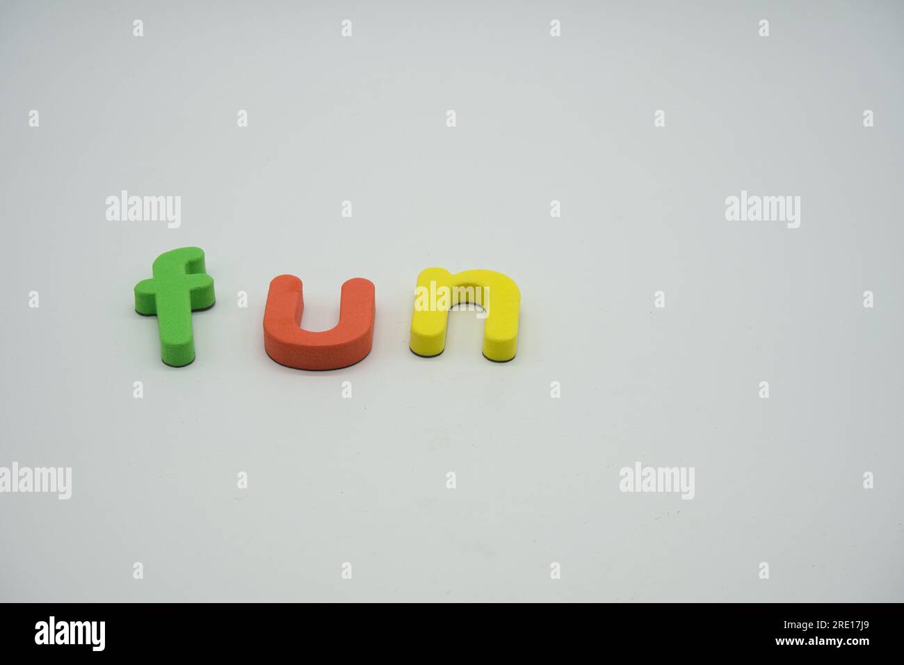 Spaß in bunten Kleinbuchstaben Stockfoto