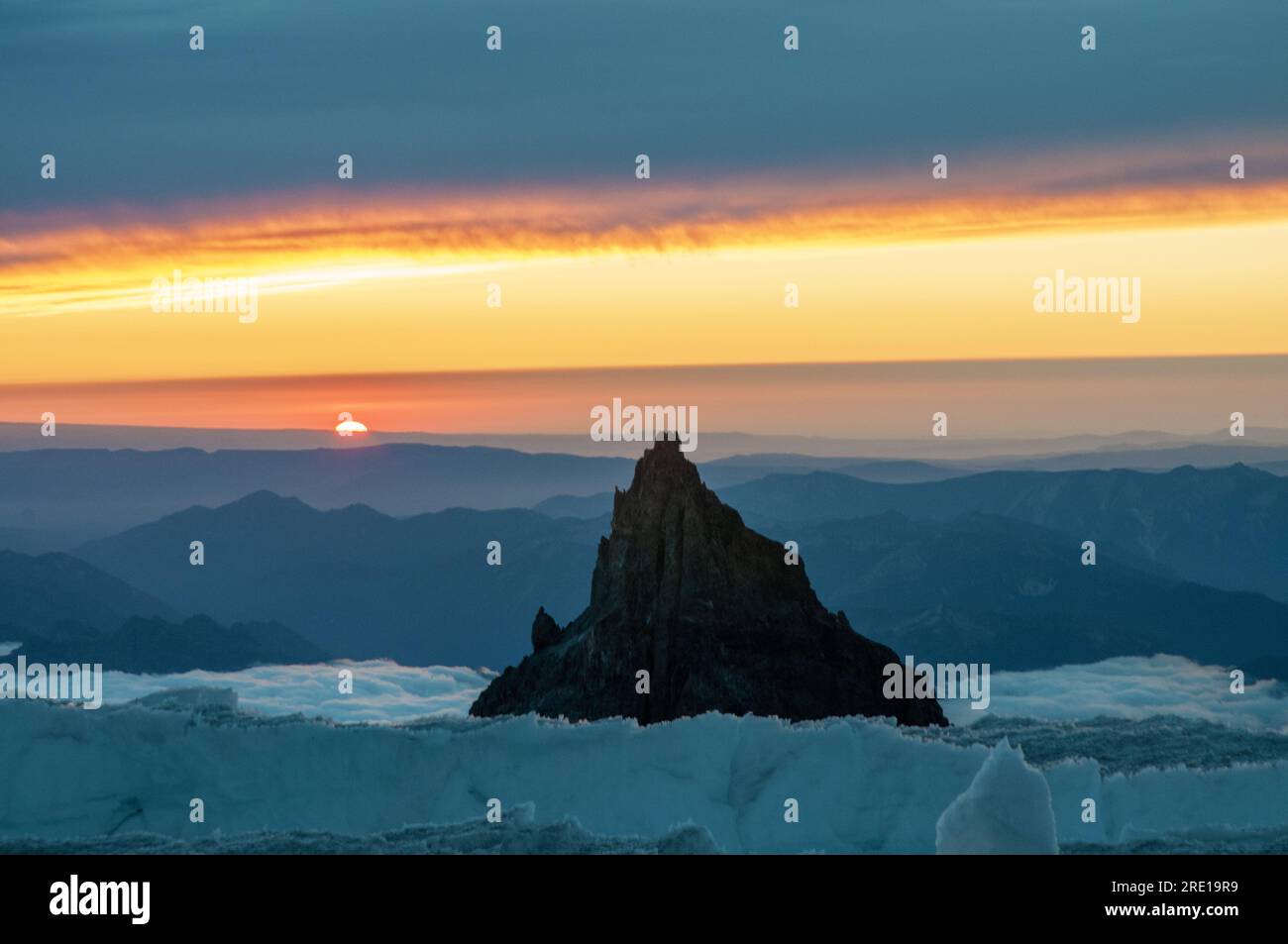 Sonnenaufgang von der Schulter des Mount Rainer. Washington. Stockfoto
