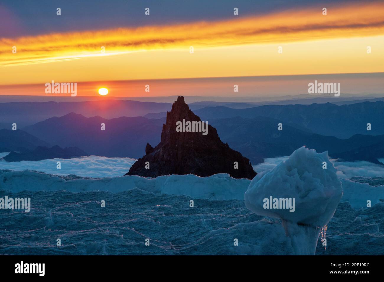 Sonnenaufgang von der Schulter des Mount Rainer. Washington. Stockfoto