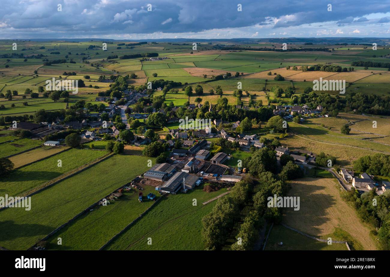 Draufsicht auf Monyash Village im Peak District, Derbyshire, England Stockfoto