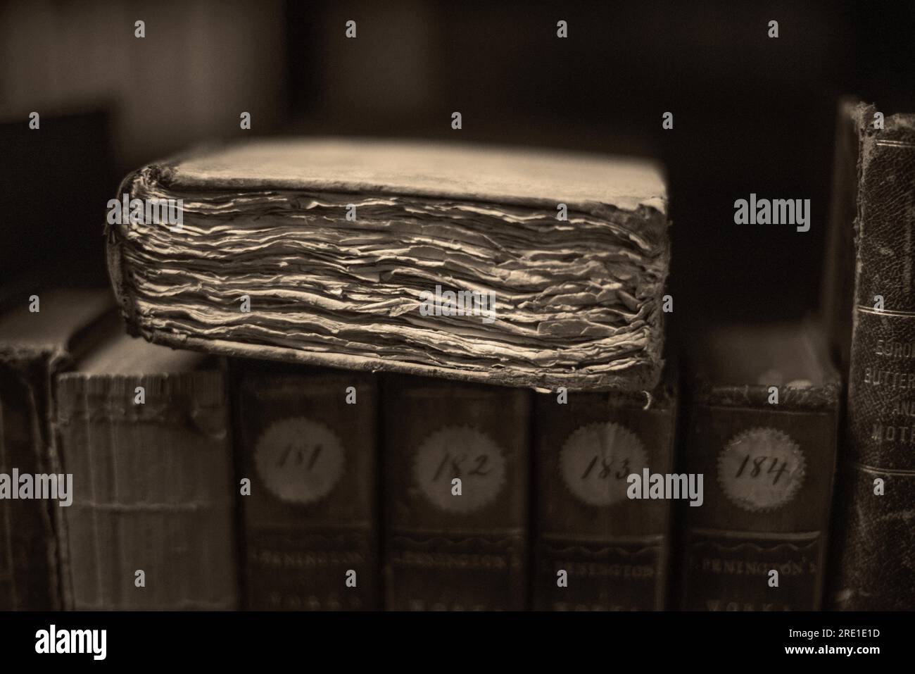 Ein zerbrochenes Buch Stockfoto