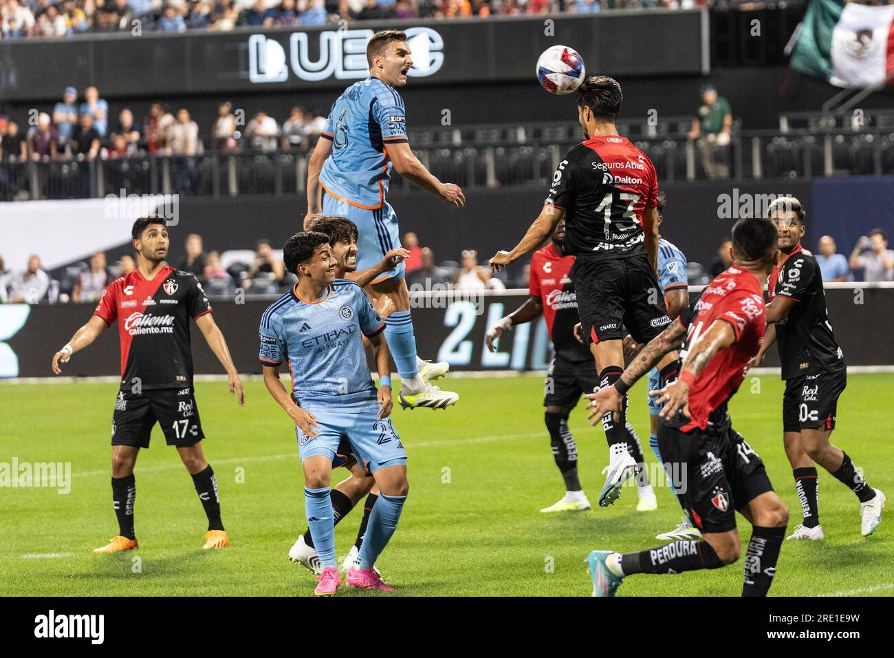 New York, Usa. 23. Juli 2023. Gaddi Aguirre (13) von Atlas kontrolliert den Luftball während des Leagues Cup 2023-Spiels gegen NYCFC im Citi Field Stadium in New York. Atlas gewann 1:0. Das Turnier besteht aus 47 Vereinen aus den USA, Kanada und Mexiko. (Foto: Lev Radin/Pacific Press) Kredit: Pacific Press Media Production Corp./Alamy Live News Stockfoto