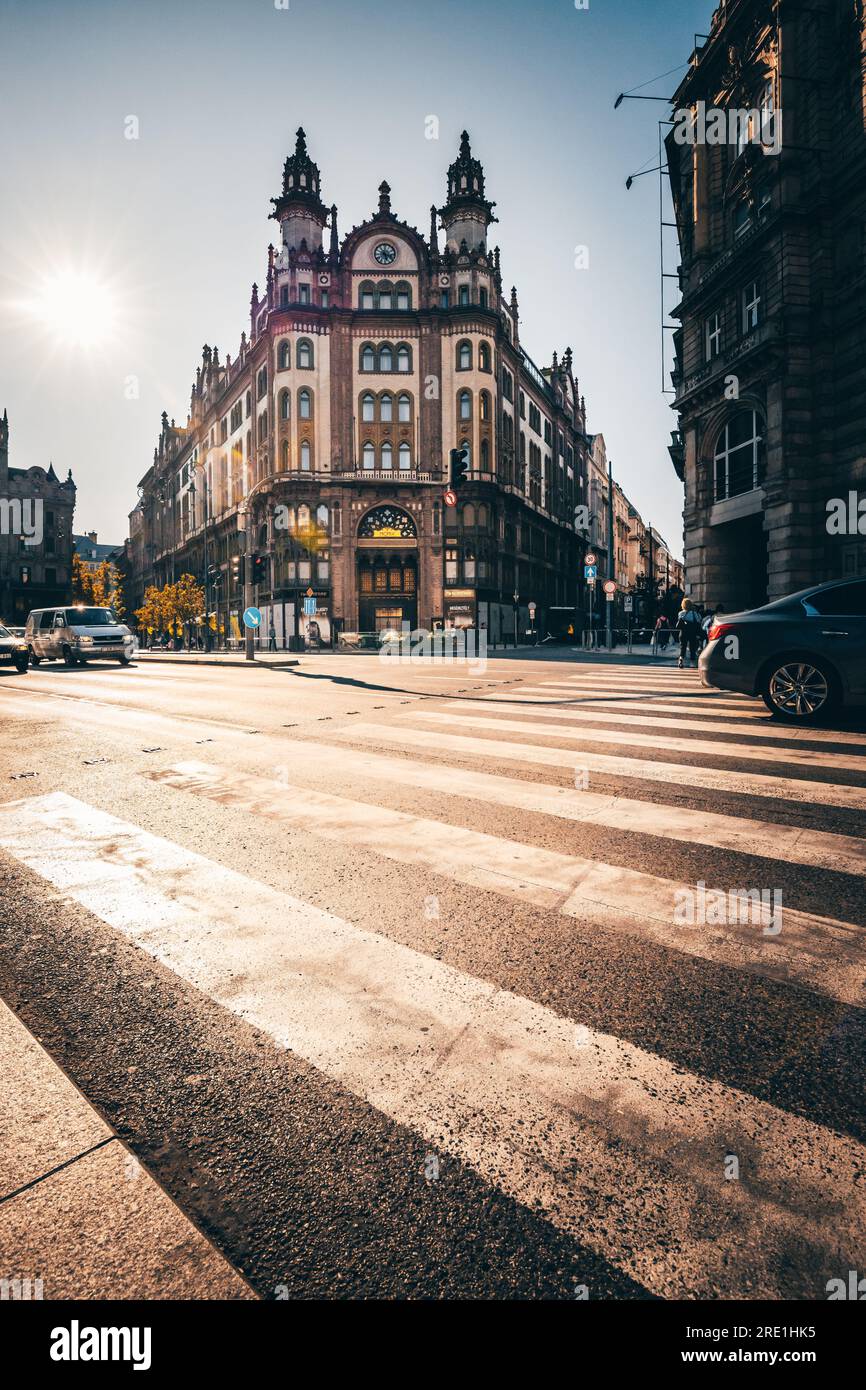 Ein Traum! Früher eine Galerie, dann fast in Ruinen und jetzt ein 5-Sterne-Luxushotel der hyatt-Gruppe in Ungarn Budapest. Das Parisi Udvar Hotel ON Stockfoto