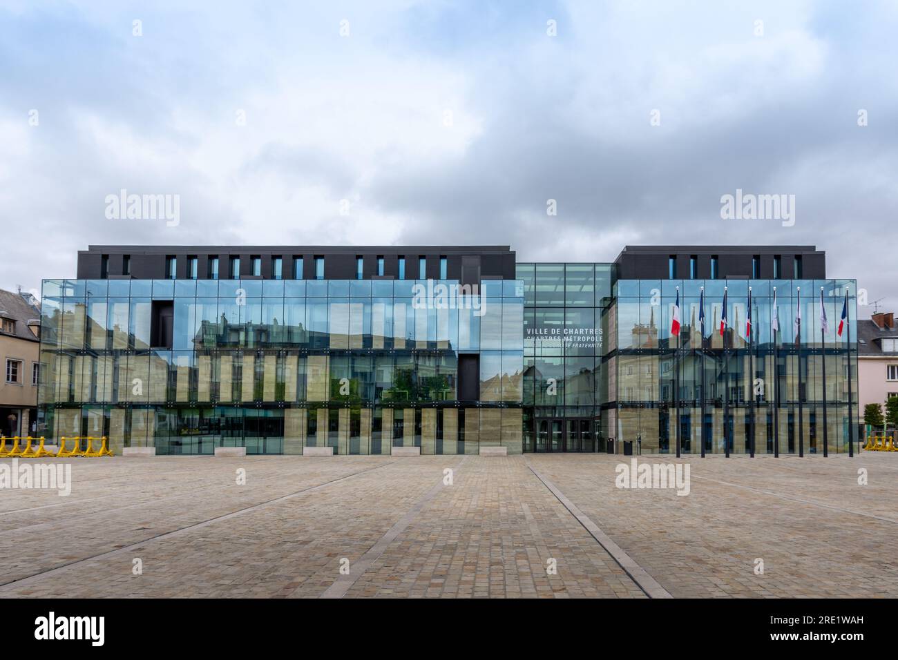 Außenansicht des Rathauses von Chartres, Frankreich, einer französischen Kommune, Präfektur des Departements Eure-et-Loir, in der Region Centre-Val de Loire Stockfoto