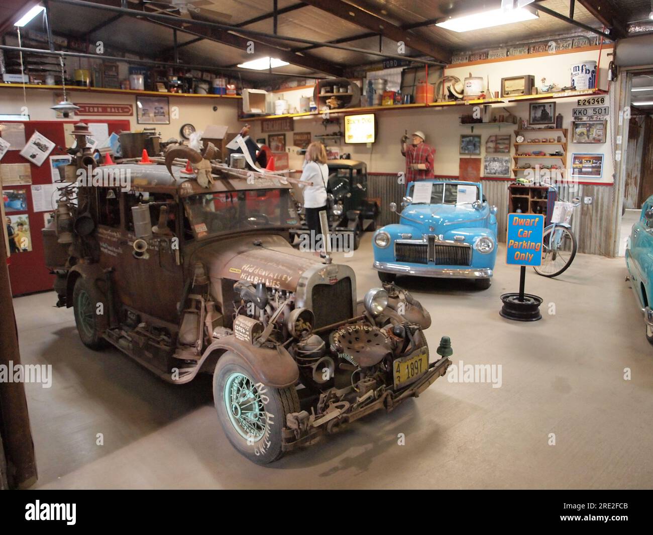 Arizona's Dwarf Car Museum in Maricopa, Arizona. Verkleinerte amerikanische Hot Rods, handgefertigt von einem Individuum. Die Autos sind mit Strom versorgt und können gefahren werden. Stockfoto