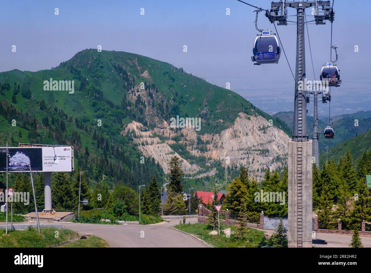 Kasachstan, Almaty. Shymbulak Seilbahn zum Skigebiet. Stockfoto