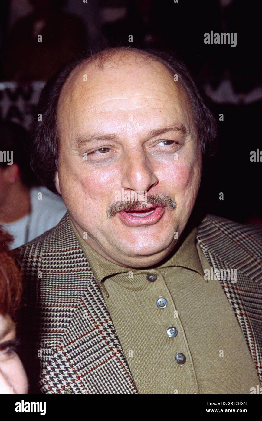 ARCHIV: LOS ANGELES, KALIFORNIEN. 6. Februar 1996: Schauspieler Dennis Franz bei der Premiere von "Broken Arrow". Bild: Paul Smith / Featureflash Stockfoto