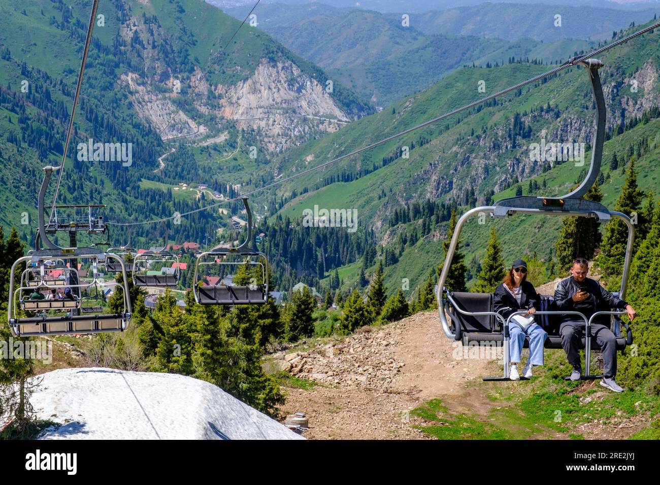 Kasachstan, Almaty. Shymbulak Standseilbahn zum Skigebiet. Stockfoto