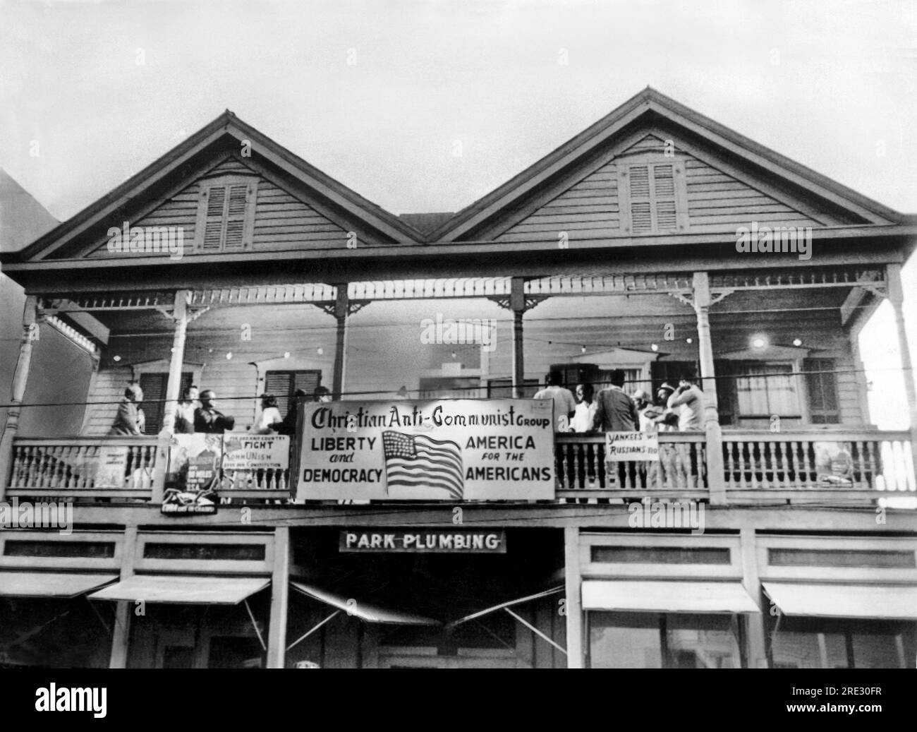 Key West, Florida: 13. April 1961 Ein Haus, das von der christlichen Anti-Kommunistischen Gruppe für kubanische Flüchtlinge als Unterschlupf geführt wird. Hier warten Kubaner auf Landsleute, die vor Castroland über das Meer flüchten. Stockfoto