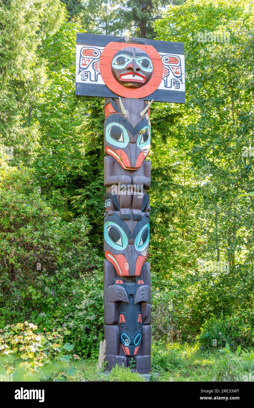 Die traditionellen Länder der Küsten Salish Menschen mit Totem Polen im Stanley Park Vancouver Stockfoto