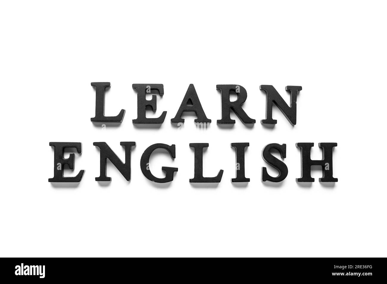 Text LERNEN SIE ENGLISCH isoliert auf weißem Hintergrund Stockfoto