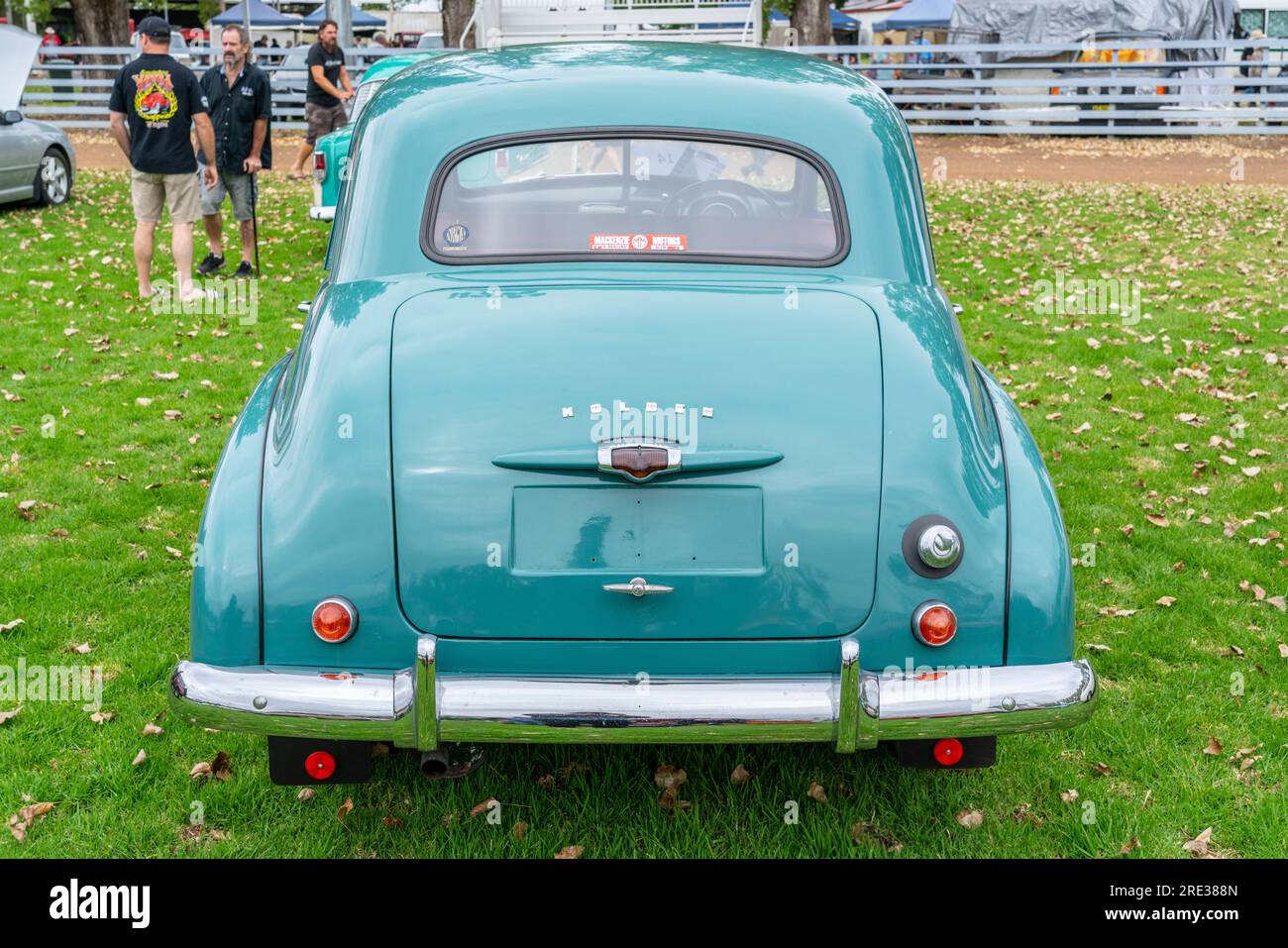 Die 1948-215 FX Holden war eine leichte und langlebige, viertürige, sechssitzige Limousine mit einem drehmomentstarken „grauen“ 2,15-Liter-Motor. Stockfoto