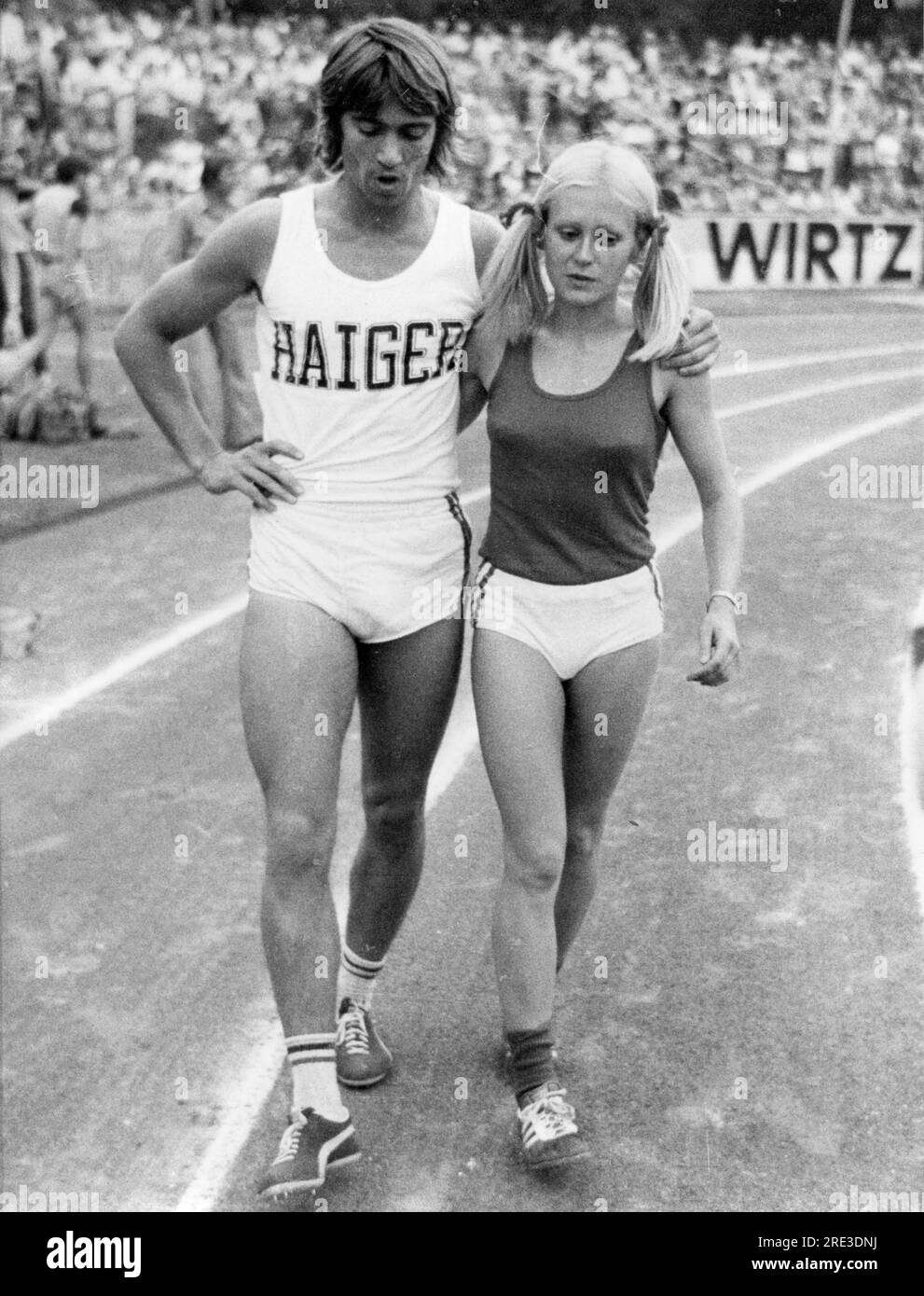 Wellmann, Paul-Heinz, * 31,3.1952, deutscher Mittelstreckenläufer, mit Ellen Tittel, ANFANG 1970S, ZUSÄTZLICHE-RECHTE-FREIGABE-INFO-NICHT-VERFÜGBAR Stockfoto