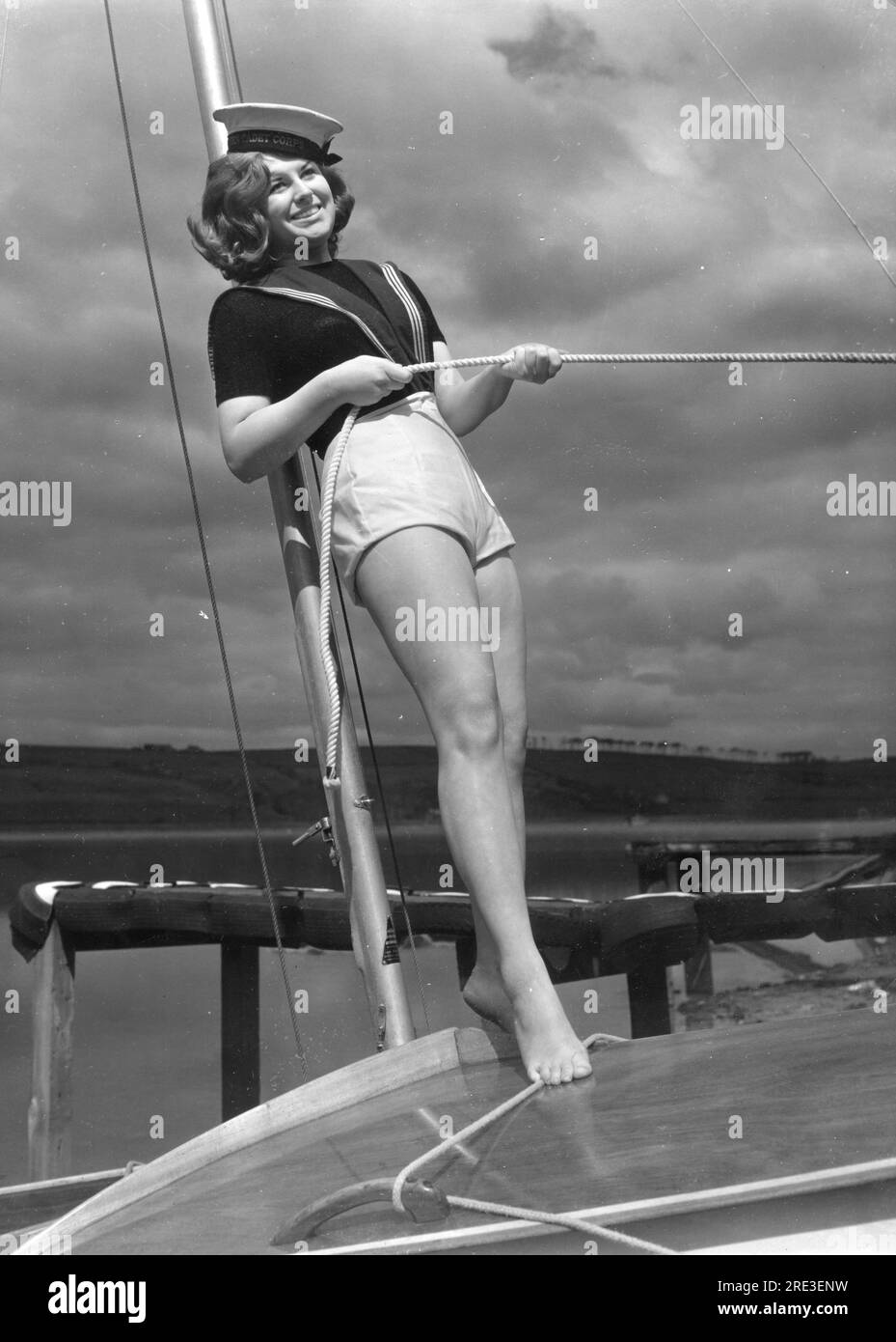 Leute, Frauen, 1960er, Anita West (18) an Bord der Fregatte HMS Malcolm, April 1965, ZUSÄTZLICHE-RECHTE-FREIGABE-INFO-NICHT-VERFÜGBAR Stockfoto
