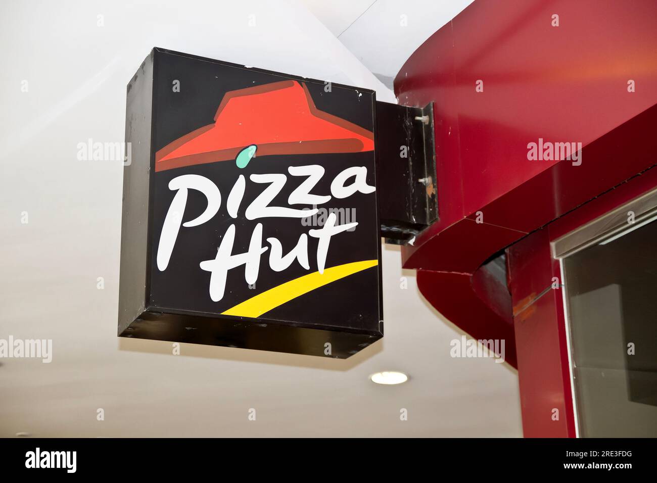 Shenzhen, China - 9. August 2012: Pizza Hut Restaurant Logo. Pizza Hut ist eine multinationale amerikanische Restaurantkette. Stockfoto