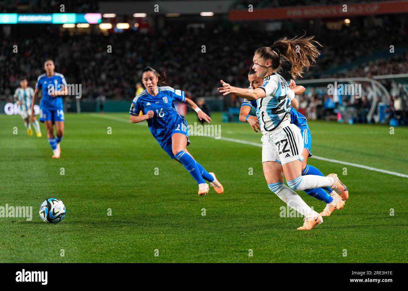 Juli 24 2023: Estefania Banini (Argentinien) kontrolliert den Ball während eines 2023-Spiels der Gruppe G – FIFA Women's World Cup Australien & Neuseeland, Italien gegen Argentinien, im Eden Park, Auckland, Neuseeland. Kim Price/CSM Stockfoto
