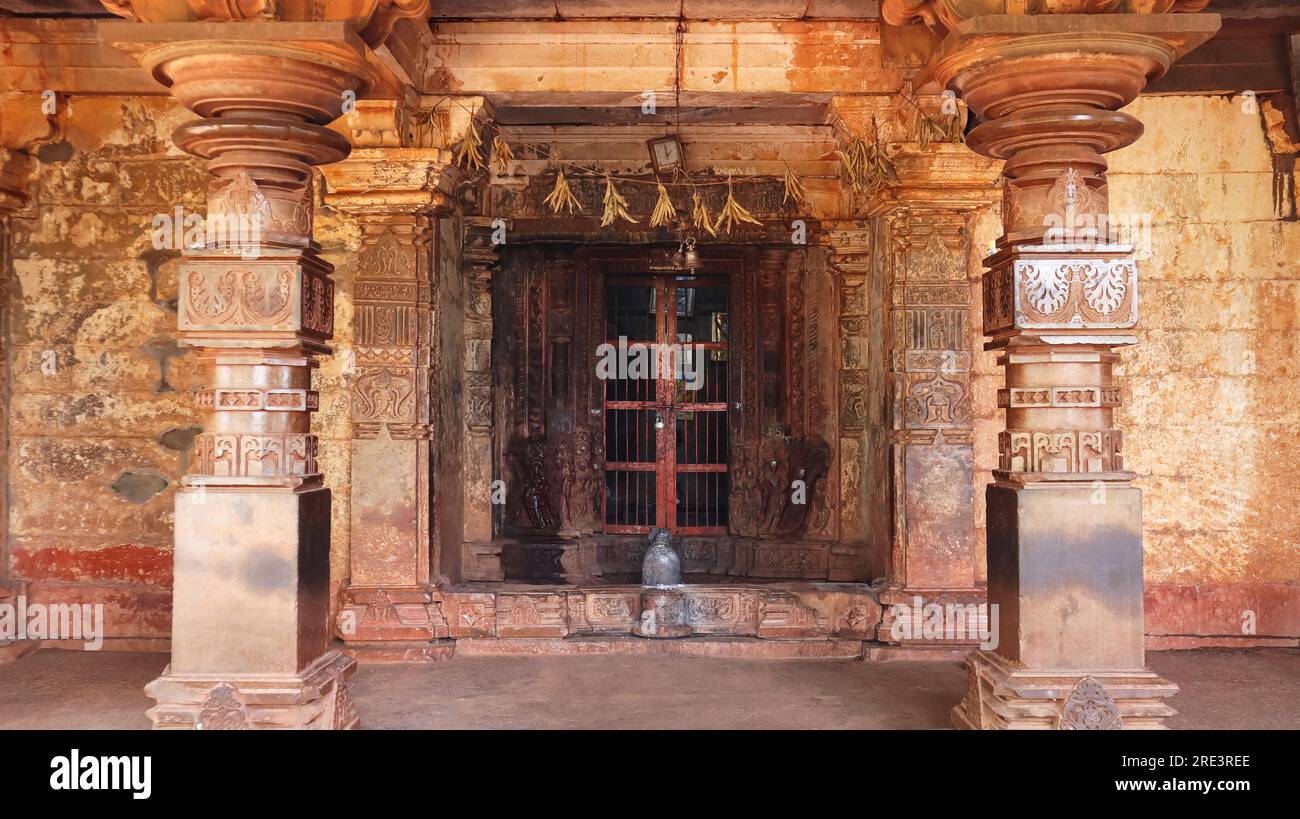 Innenansicht des Mandapa des Shri Kamaleshwara Tempels, Jalasangvi, Karnataka, Indien Stockfoto