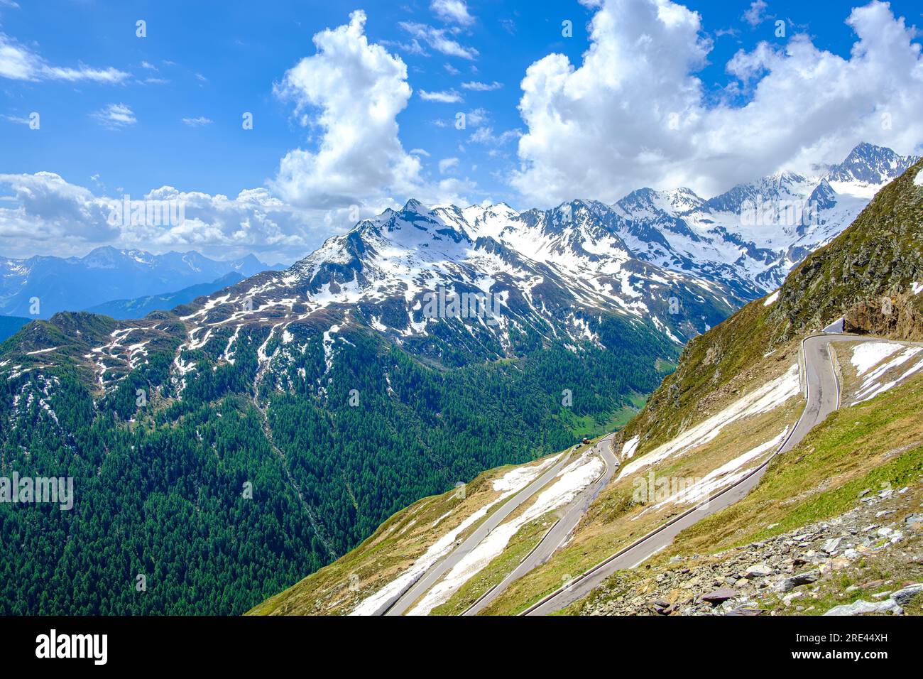 Berglandschaft mit Serpentinen in Timmelsjoch, Südtirol, Italien. Stockfoto