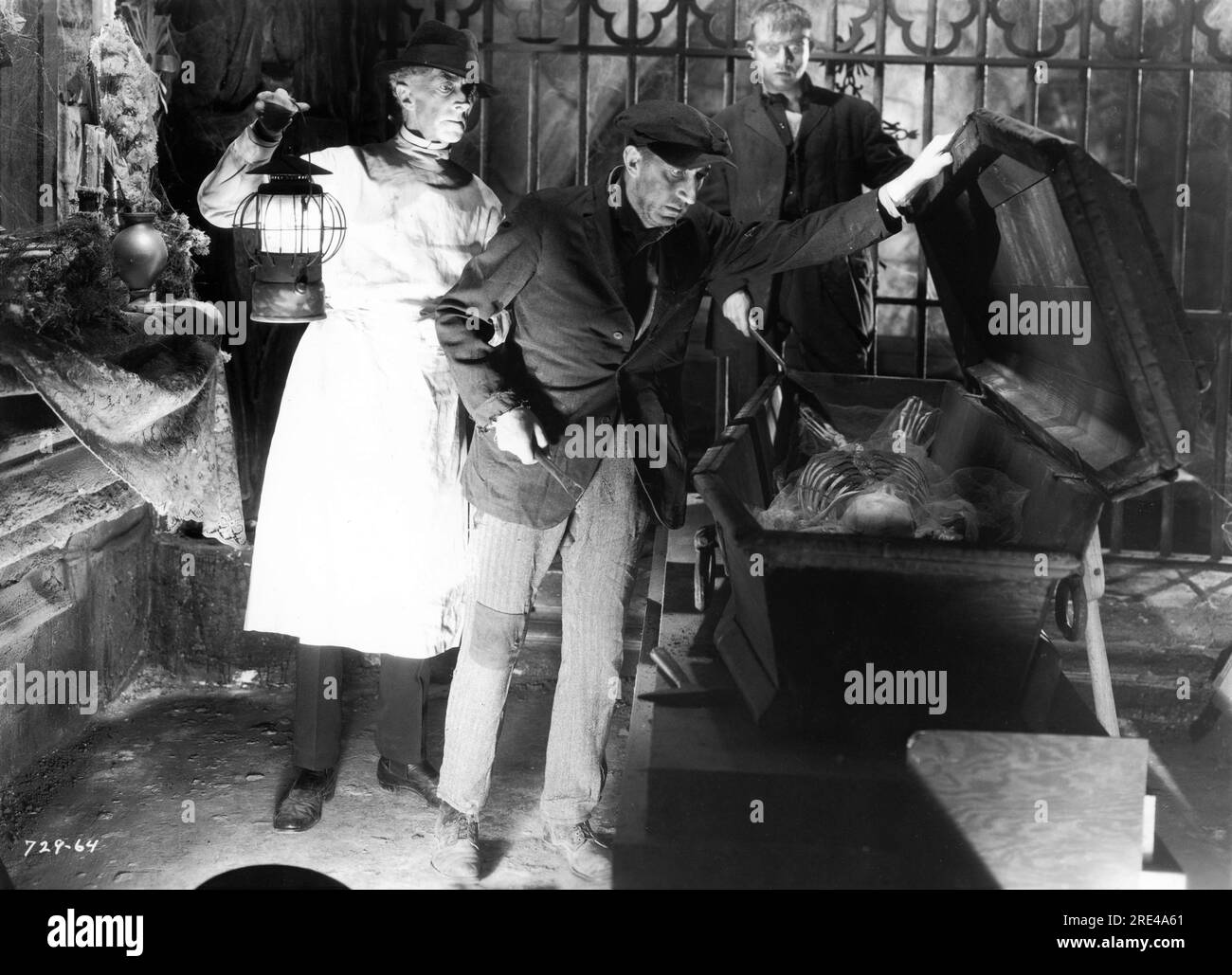 ERNEST THESIGER NEIL FITZGERALD und DWIGHT FRYE in DER BRAUT VON FRANKENSTEIN 1935 Regisseur JAMES WHALE, vorgeschlagen durch die Originalgeschichte von Mary Shelley Musik Franz Waxman Universal Pictures Stockfoto