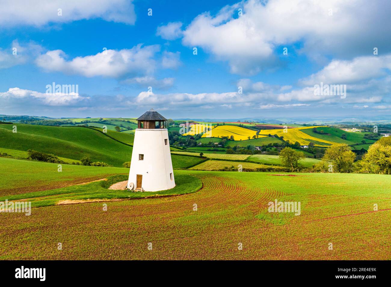 Devon Windmill über Felder und Farmen einer Drohne, Torquay, Devon, England Stockfoto