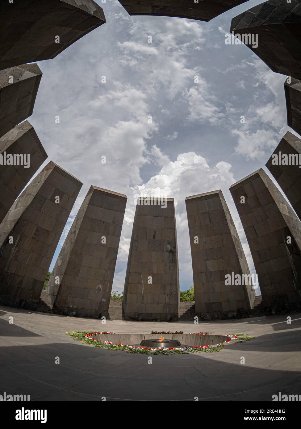 Bild eines großen Engels des sehr angesehenen und wichtigen Armenischen Völkermord-Gedenkkomplexes in Tsitsernakaberd Stockfoto