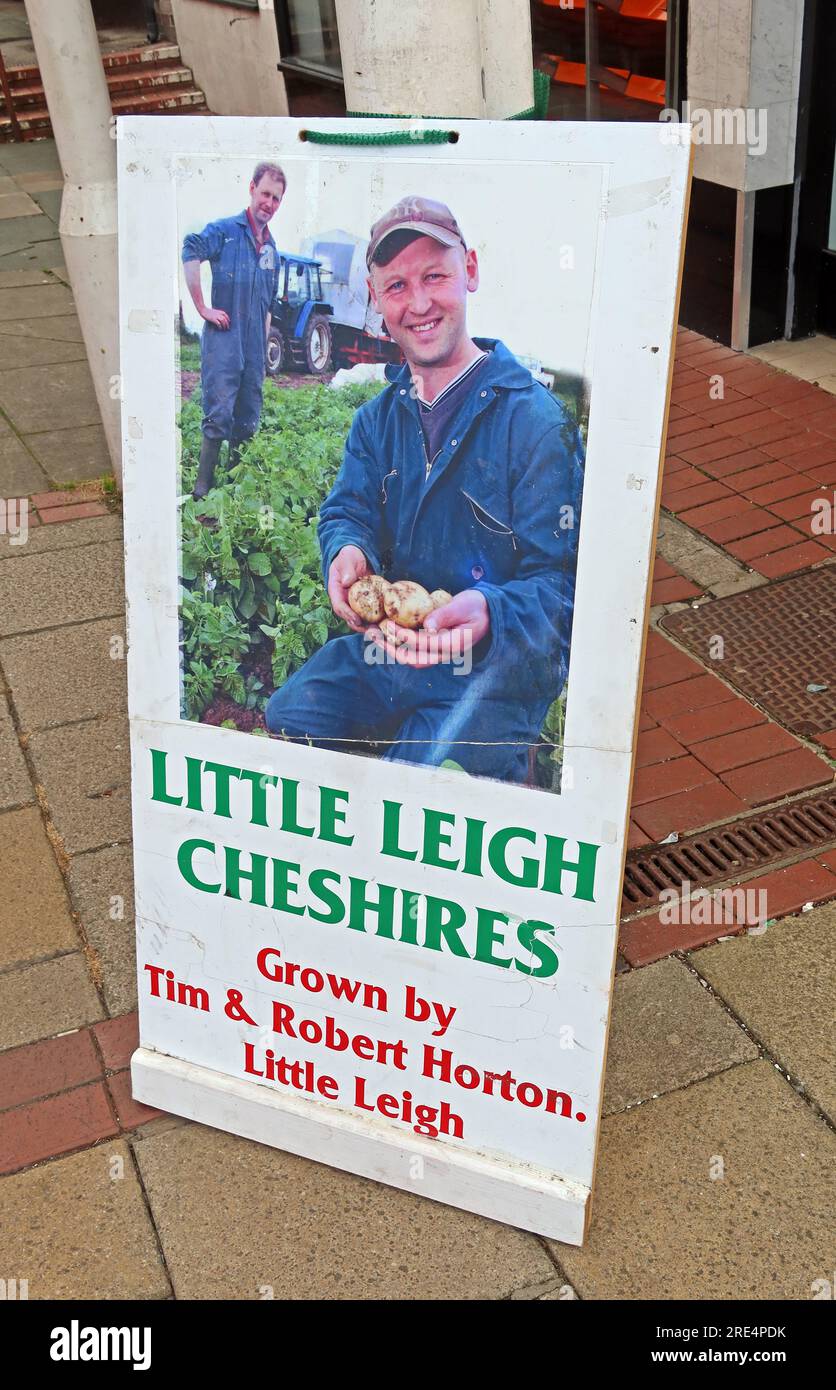 Anzeige für Little Leigh Cheshires, angebaut von Tim & Robert Horton, verkauft im Weaver Square Shopping Centre, Northwich, Cheshire, England, CW9 5AY Stockfoto