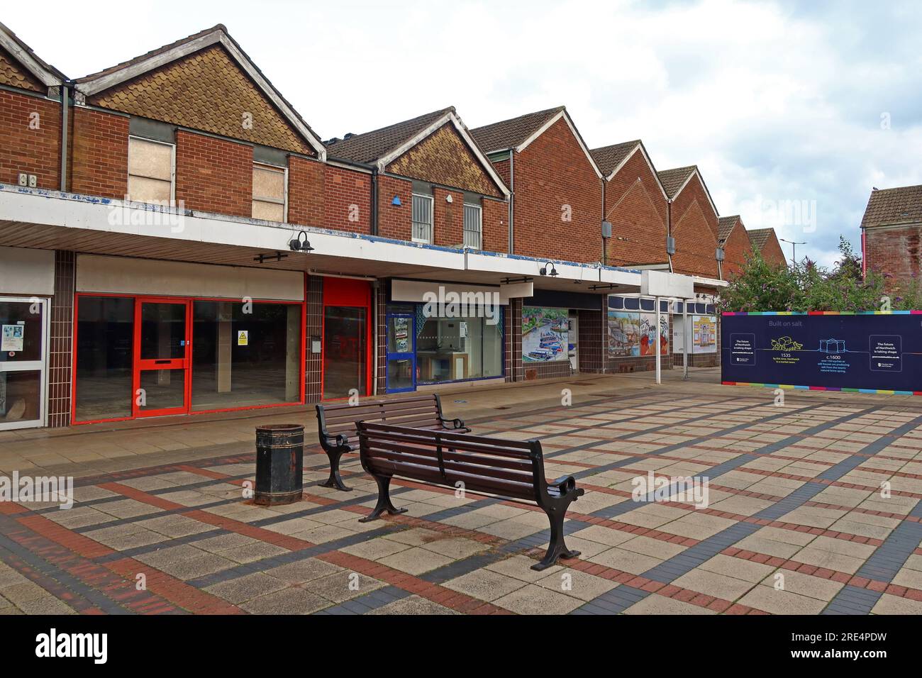 Geschäfte und Bank am Weaver Square Shopping Centre, 35-37, Market St, Northwich, Cheshire, ENGLAND, GROSSBRITANNIEN, CW9 5AY Stockfoto