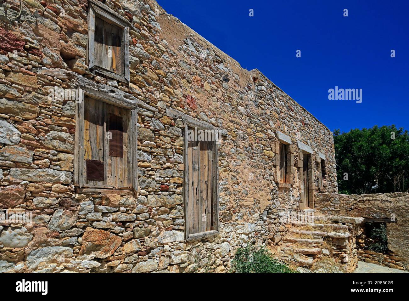 Altes Steinhaus, Livadia, Insel Tilos, in der Nähe von Rhodos, Dodekanesisch, Griechenland Stockfoto