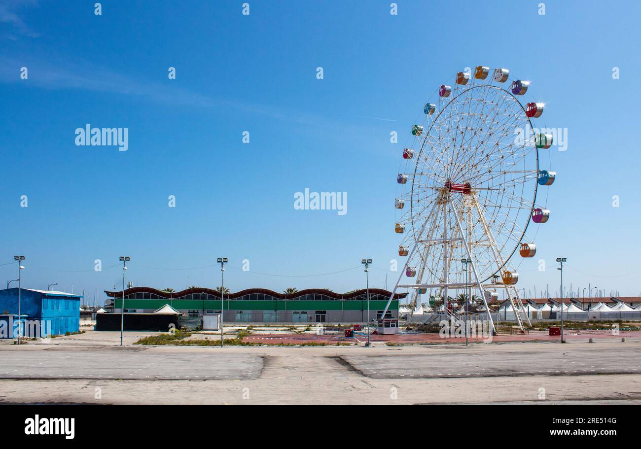 riesenrad an einem sonnigen Tag Stockfoto